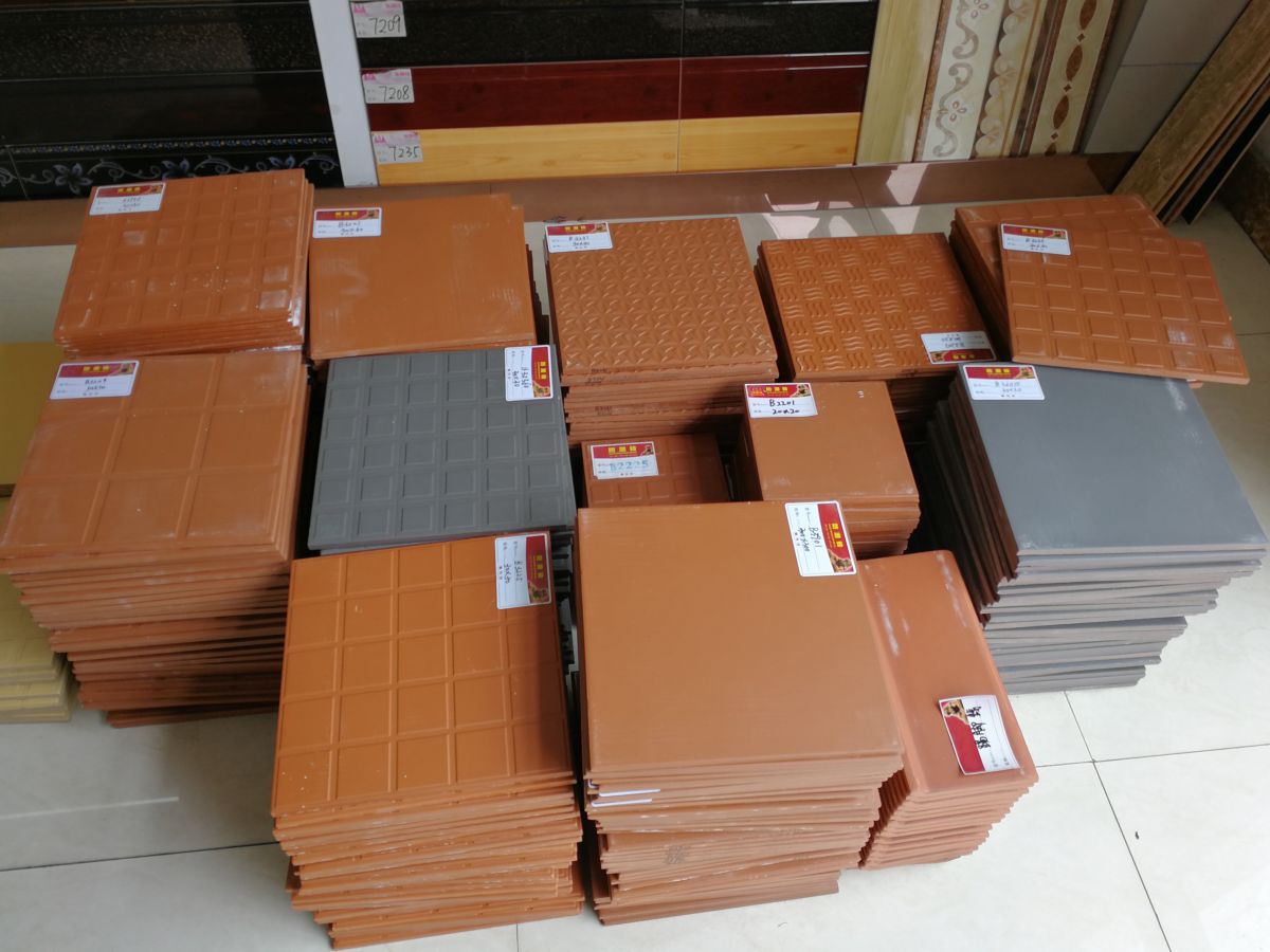 学校工厂食堂地砖优选 吸水防滑地砖的优势与选择指南